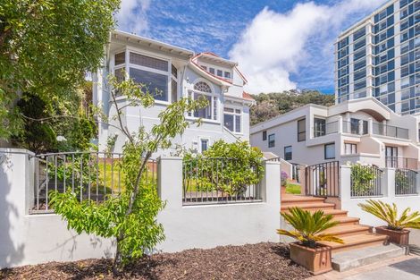 Photo of property in 210 Oriental Parade, Oriental Bay, Wellington, 6011