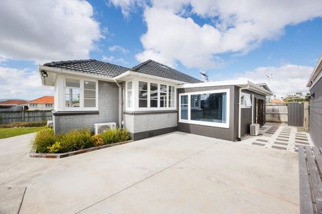Photo of property in 104 Clyde Crescent, Roslyn, Palmerston North, 4414