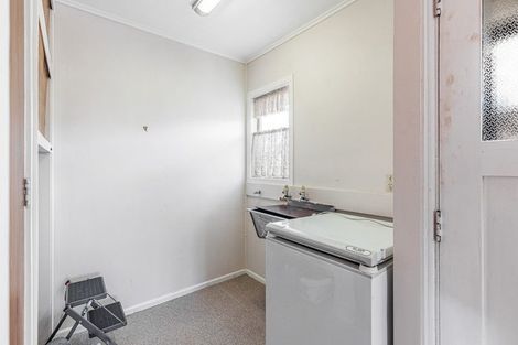 Photo of property in 32 Edwards Avenue, Henderson, Auckland, 0610