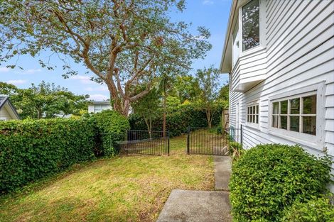 Photo of property in 48 Homewood Crescent, Karori, Wellington, 6012