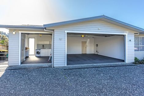Photo of property in 100 Pacific View Drive, Whangamata, 3620