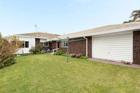 Photo of property in 16 Randell Place, Te Puke, 3119