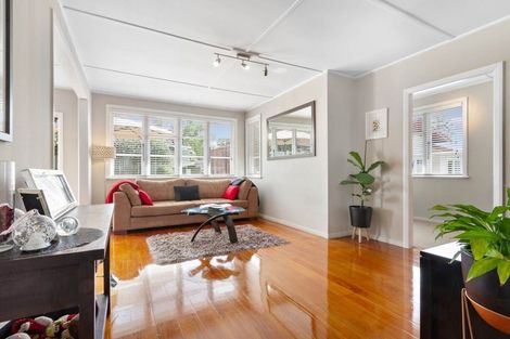 Photo of property in 43 Hutchinson Avenue, New Lynn, Auckland, 0600