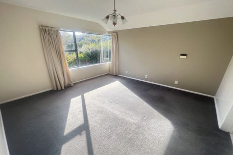 Photo of property in 122 Westchester Drive, Churton Park, Wellington, 6037