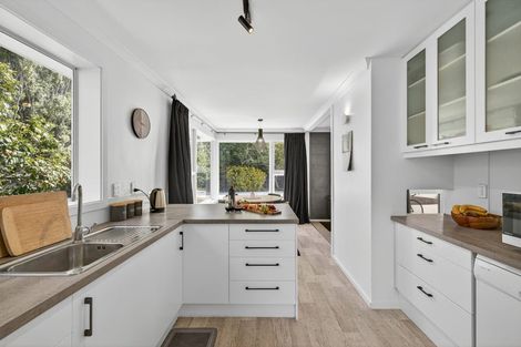 Photo of property in 100 Avondale Road, Avondale, Christchurch, 8061