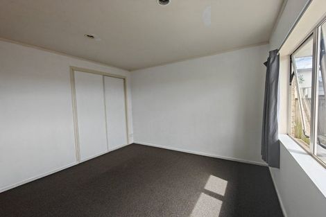 Photo of property in 6/520 Don Buck Road, Westgate, Auckland, 0614