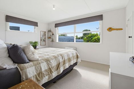 Photo of property in 4 Perth Place, Awapuni, Palmerston North, 4412