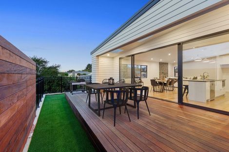 Photo of property in 7b Montrose Place, Highlands Park, New Plymouth, 4312