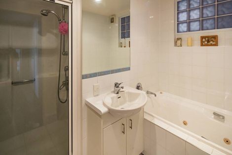 Photo of property in 18 Trevor Terrace, Paremata, Porirua, 5024
