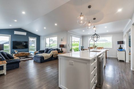 Photo of property in 32 Mike Smith Drive, Cambridge, 3434