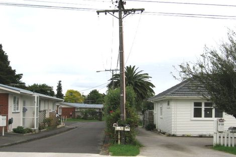 Photo of property in 2/17 Hillcrest Avenue, Hillcrest, Auckland, 0627