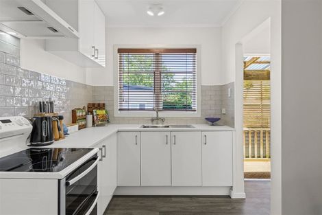 Photo of property in 2/13 Salisbury Road, Birkdale, Auckland, 0626