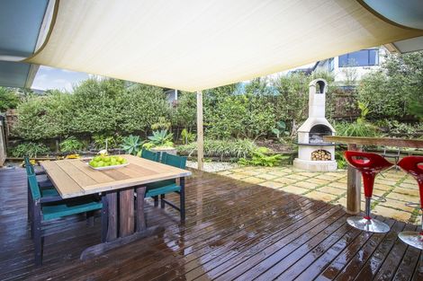 Photo of property in 19 Magdalen Place, West Harbour, Auckland, 0618