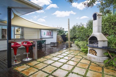 Photo of property in 19 Magdalen Place, West Harbour, Auckland, 0618