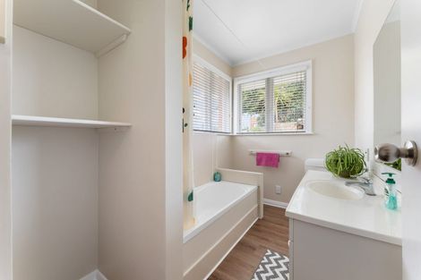 Photo of property in 1/625 Beach Road, Rothesay Bay, Auckland, 0630