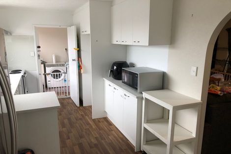 Photo of property in 30 Darren Crescent, Half Moon Bay, Auckland, 2012