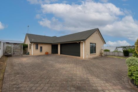 Photo of property in 22 Hollinger Place, Nawton, Hamilton, 3200