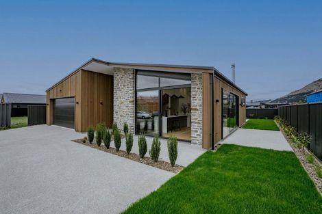 Photo of property in 7 Mason Street, Wanaka, 9305