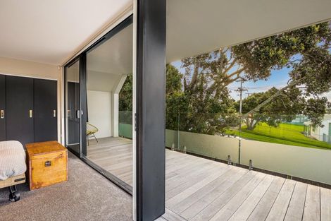Photo of property in 35a Rothesay Bay Road, Rothesay Bay, Auckland, 0630