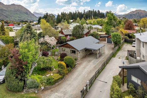 Photo of property in 16 Kuri Place, Wanaka, 9305