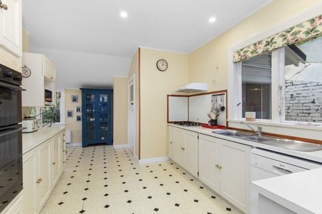 Photo of property in 29 Wadestown Road, Wadestown, Wellington, 6012