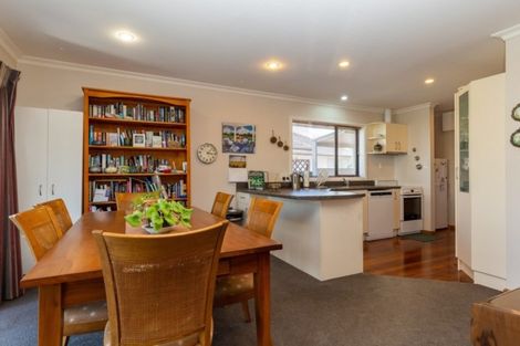 Photo of property in 11 Oriana Crescent, Hornby, Christchurch, 8042