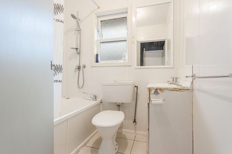 Photo of property in 15 Paton Avenue, Te Atatu South, Auckland, 0610