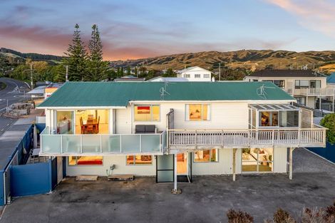 Photo of property in 5 Beach Road, Plimmerton, Porirua, 5026