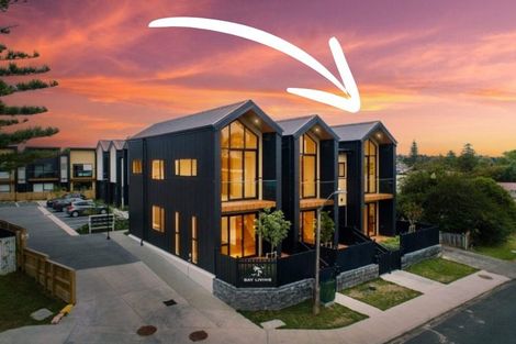 Photo of property in 27 Dawnhaven Drive, Te Atatu Peninsula, Auckland, 0610