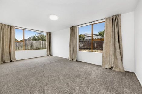 Photo of property in 56 Kemble Close, Mangere, Auckland, 2022