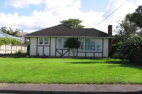 Photo of property in 92 Gloria Avenue, Te Atatu Peninsula, Auckland, 0610