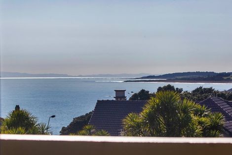 Photo of property in Devonport Apartments, 50/127 Saint Aubyn Street, New Plymouth, 4310