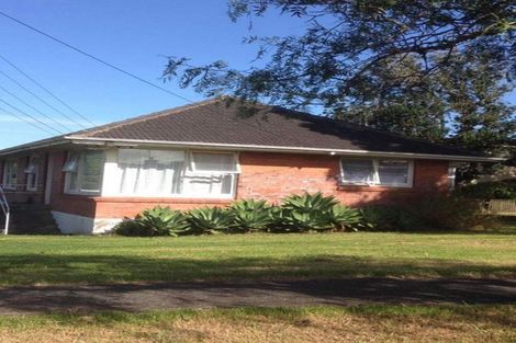 Photo of property in 32 Raleigh Road, Northcote, Auckland, 0627