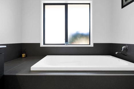 Photo of property in 9 Huetu Place, Bell Block, New Plymouth, 4312