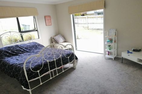 Photo of property in 21 Chadlington Avenue, Henderson, Auckland, 0612