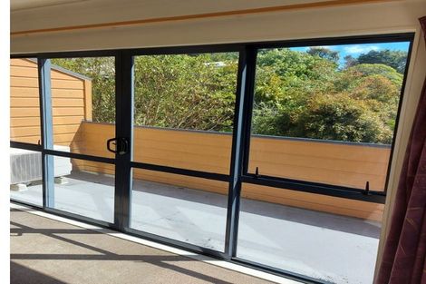 Photo of property in 2 Stella Grove, Newlands, Wellington, 6037