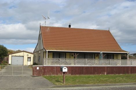 Photo of property in 6 James Street, Waikawa Beach, Levin, 5573