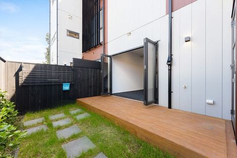 Photo of property in 729 Massey Road, Mangere, Auckland, 2022