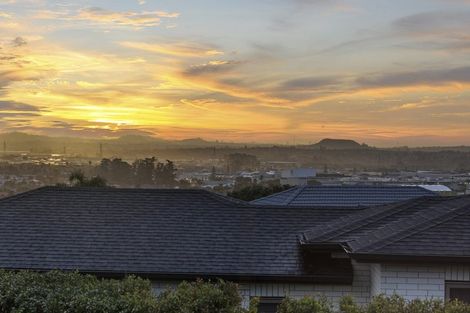 Photo of property in 8 Verley Rise, East Tamaki Heights, Auckland, 2016