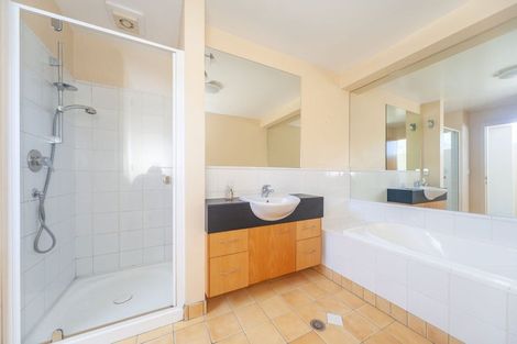 Photo of property in Endeavour Apartments, 125u8 Thorndon Quay, Pipitea, Wellington, 6011