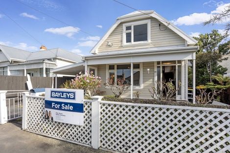 Photo of property in 120 Hargest Crescent, Saint Clair, Dunedin, 9012