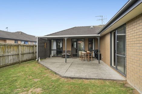 Photo of property in 16 Breaker Grove, Waiuku, 2123
