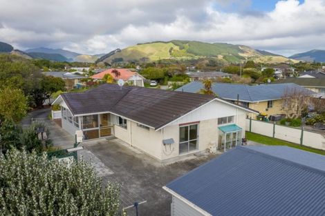 Photo of property in 8 Kanawa Street, Waikanae, 5036