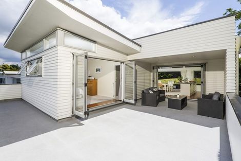 Photo of property in 22 Kiteroa Terrace, Rothesay Bay, Auckland, 0630
