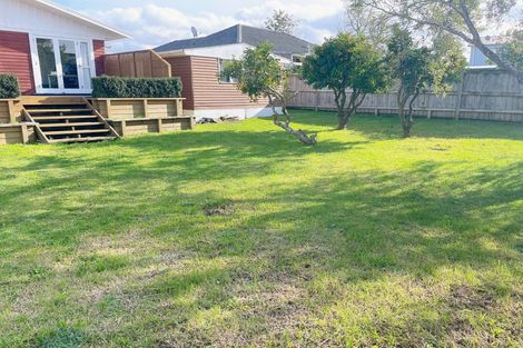 Photo of property in 39 Megan Avenue, Pakuranga Heights, Auckland, 2010