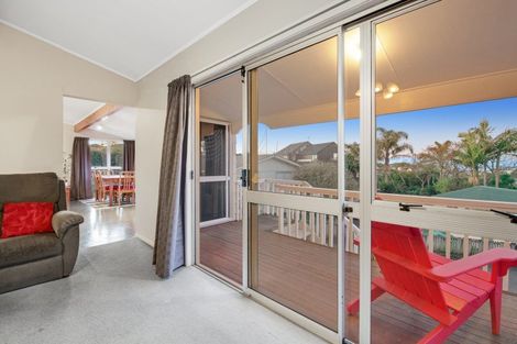 Photo of property in 11 Fairway Avenue, Red Beach, 0932