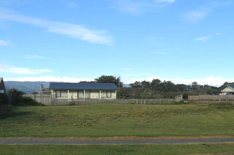 Photo of property in 11 Scott Avenue, Otaki Beach, Otaki, 5512