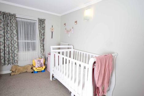 Photo of property in 59 Churton Drive, Churton Park, Wellington, 6037