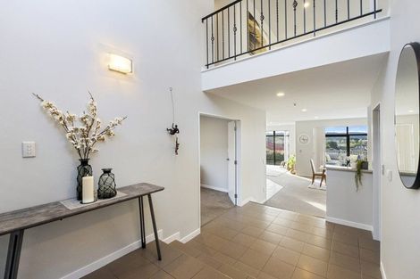 Photo of property in 16 Oak View Terrace, Schnapper Rock, Auckland, 0632