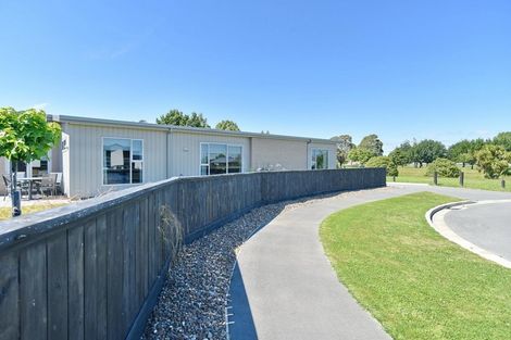 Photo of property in 1 Glenbarr Lane, Broomfield, Christchurch, 8042